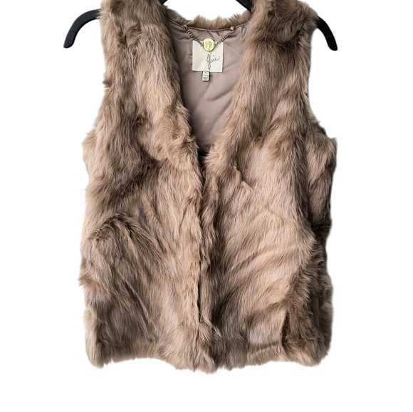 Joie Super Soft Faux Fur V Neckline Festival Boho Neutral Tan Clasped Vest XS - Picture 10 of 10